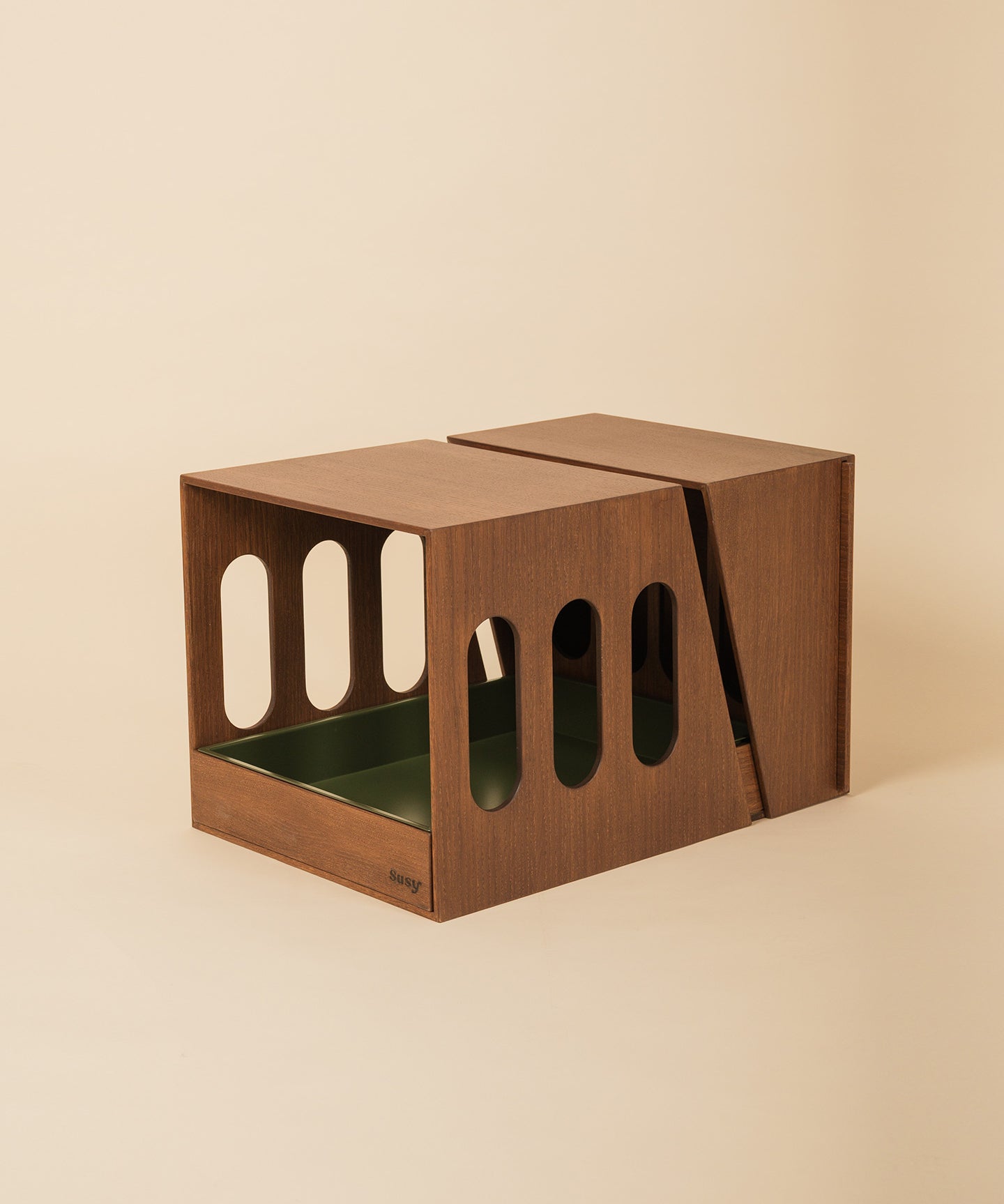 Retta • Squared Hay Feeder in Walnut-Stained Oak